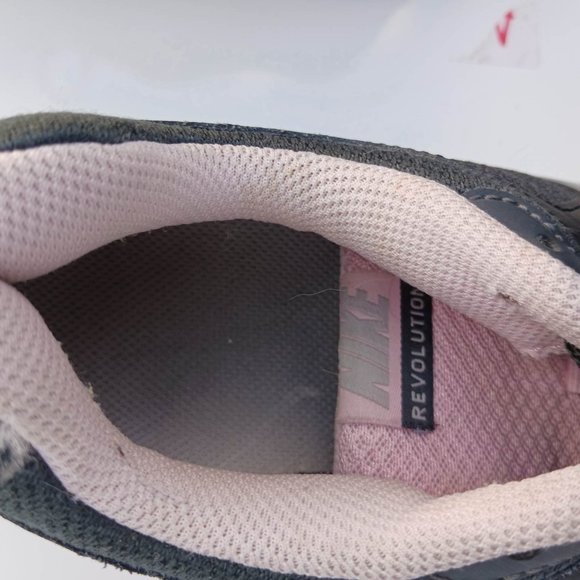 Nike Women's Revolution size 7 black pink Grade School kids - Picture 11 of 11